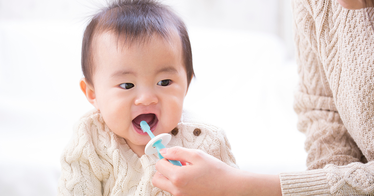 乳歯の歯磨きはどうすればいい？赤ちゃんの歯ブラシの選び方や嫌がるときの対処法も解説！